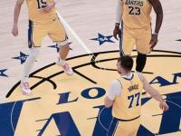 APP下载-詹姆斯对阵浓眉展开拉锯大战，最终险胜对手